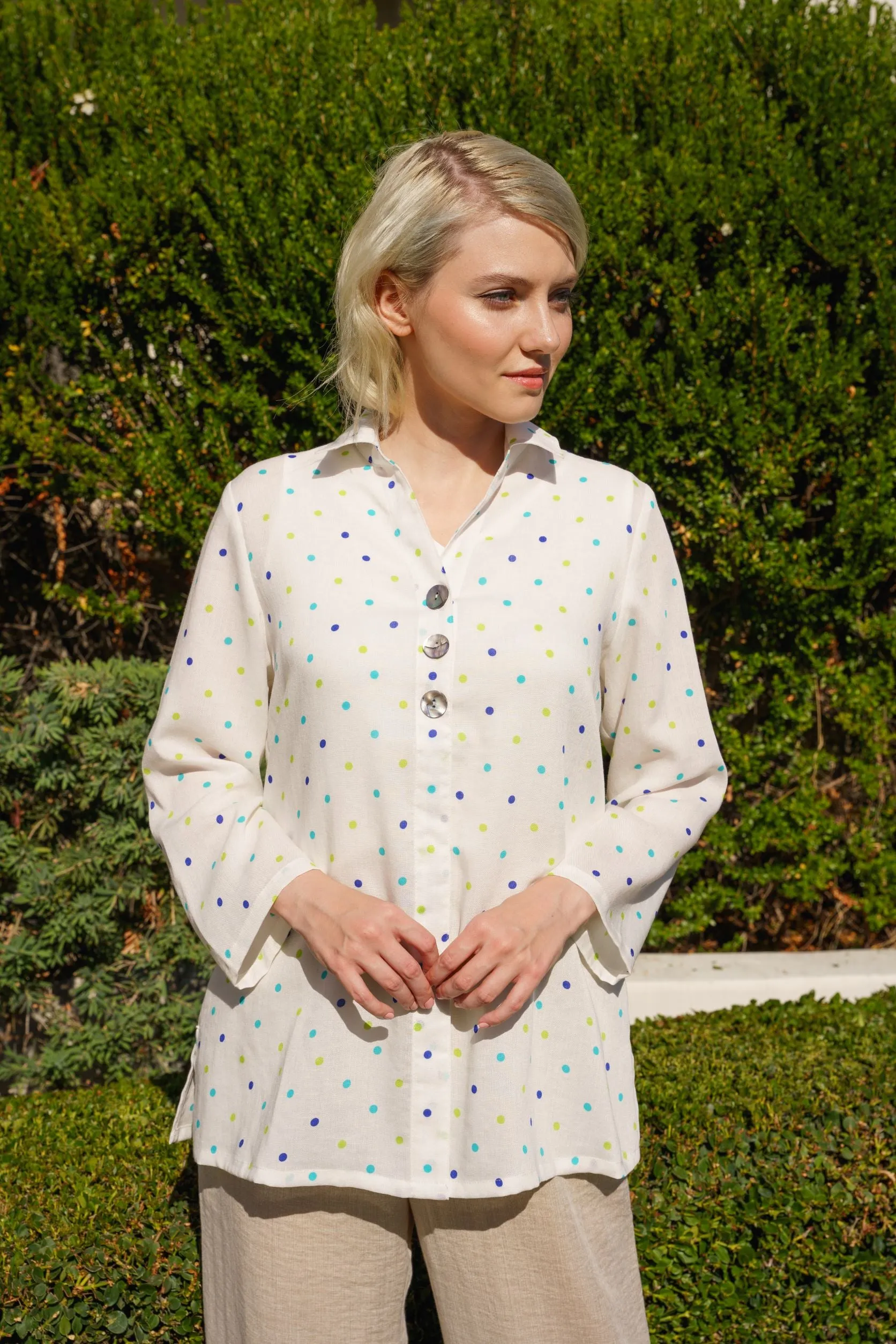 AA366 - Julianne Linen Blouse