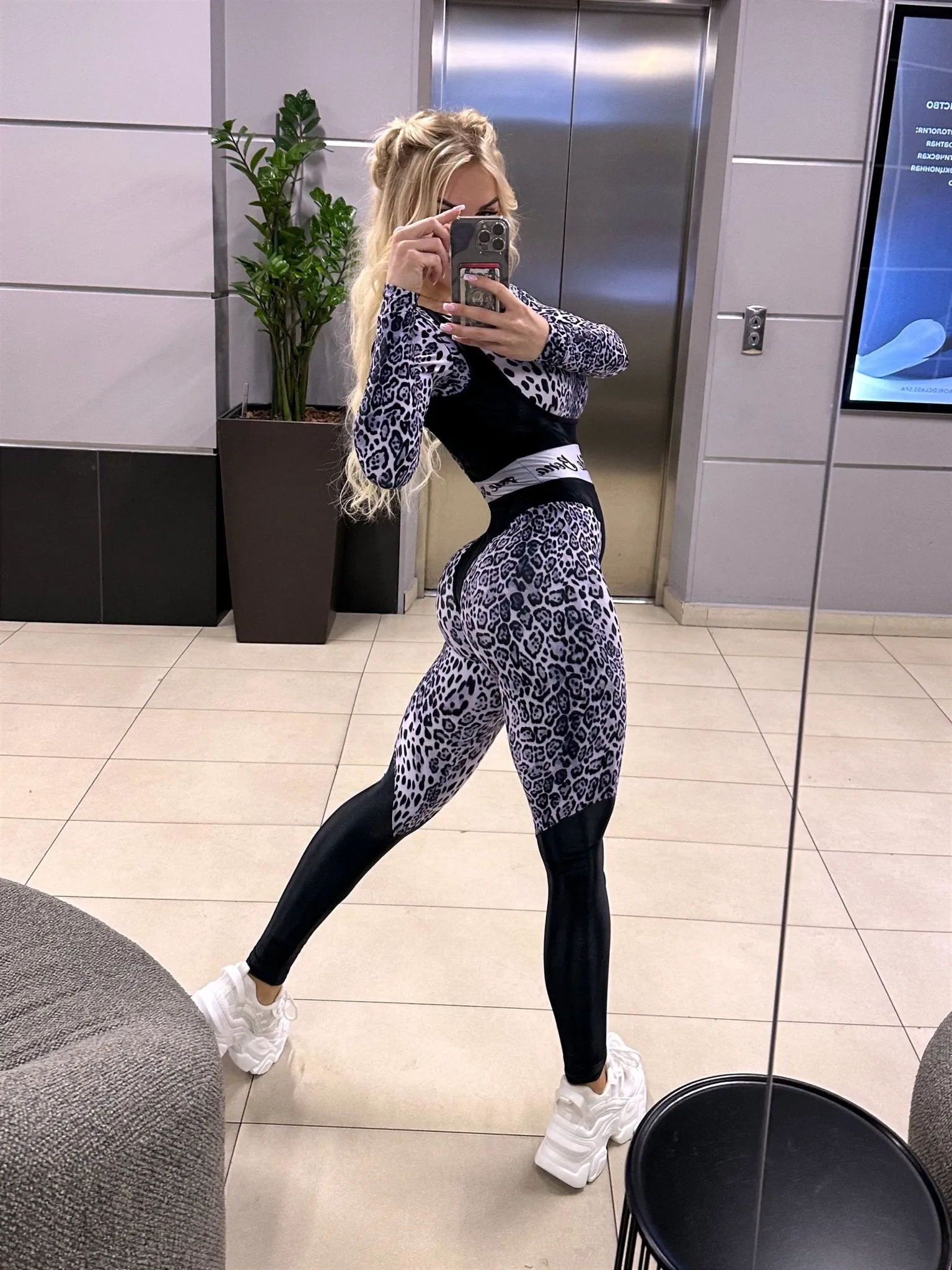 Aerobica Jumpsuit Snow Leo