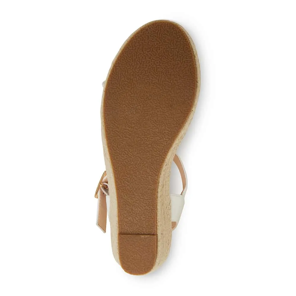 Annie Wedge in White Smooth