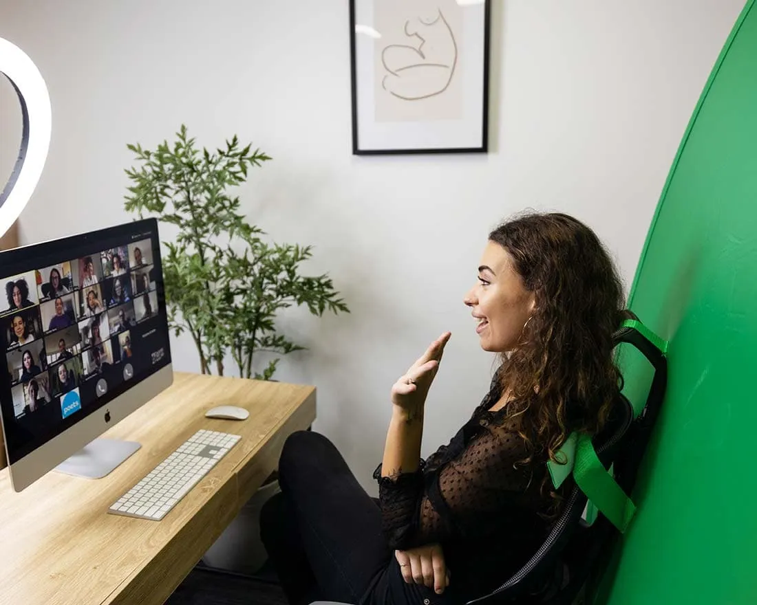 Collapsible Portable Green Screen Backdrop with Chair Attachment (56"/142cm)