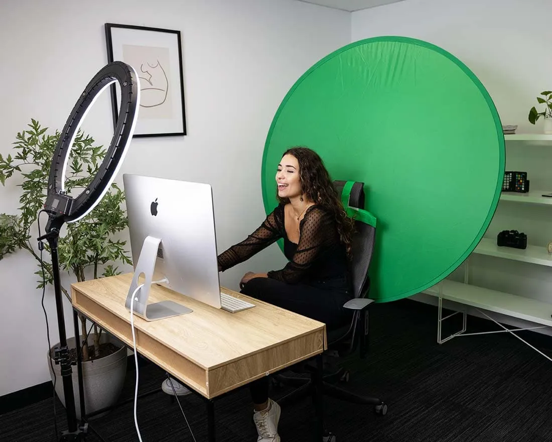Collapsible Portable Green Screen Backdrop with Chair Attachment (56"/142cm)