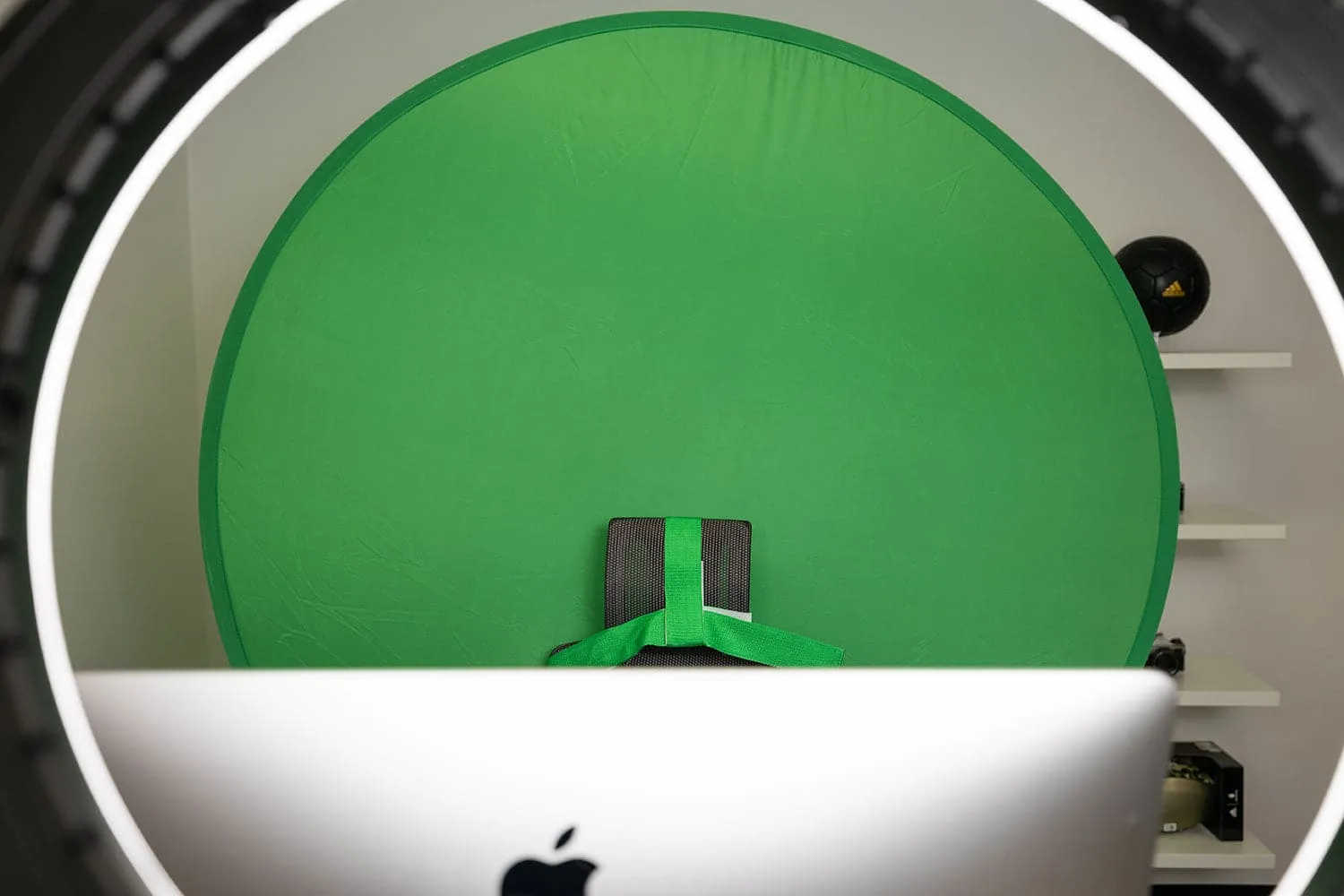 Collapsible Portable Green Screen Backdrop with Chair Attachment (56"/142cm)