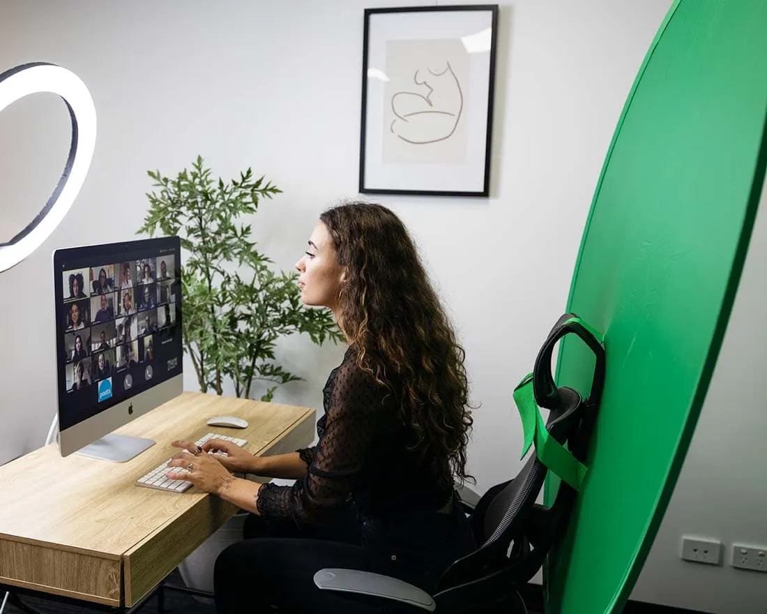 Collapsible Portable Green Screen Backdrop with Chair Attachment (56"/142cm)