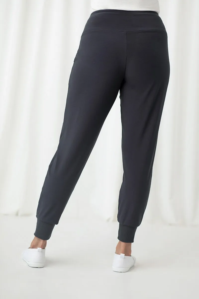 Motion Trim Cuff Jogger | Graphite