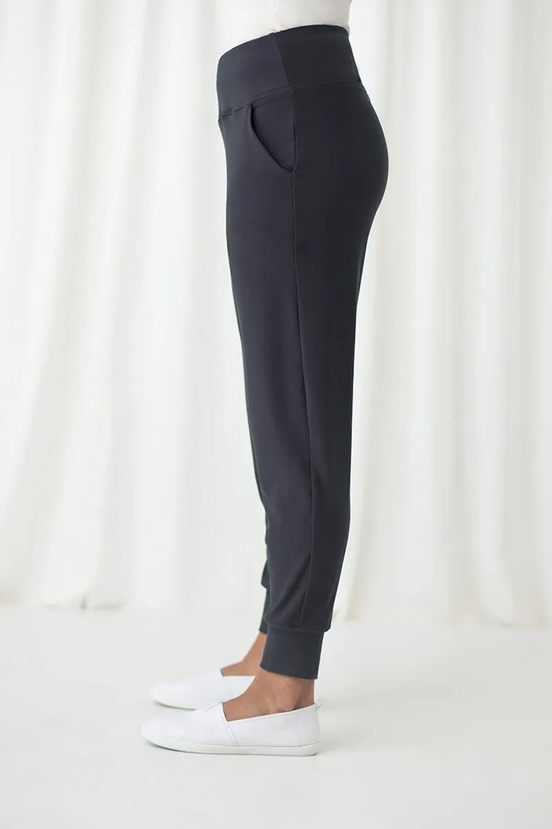 Motion Trim Cuff Jogger | Graphite